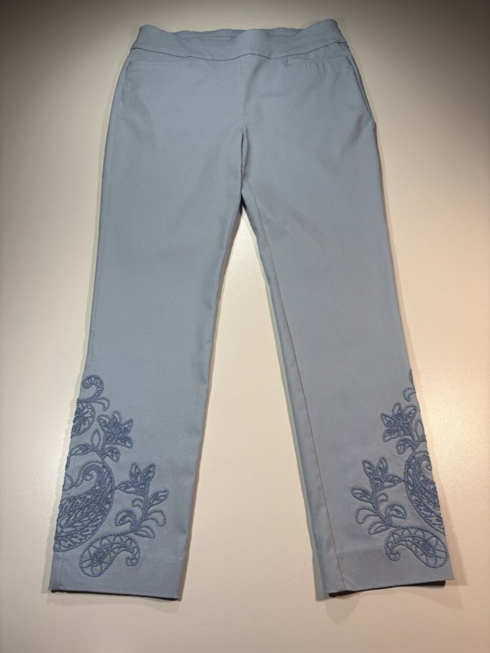 Chico's Powder Blue Embroidered Ankle Pants Pull On Stretch Resort Coastal Chic